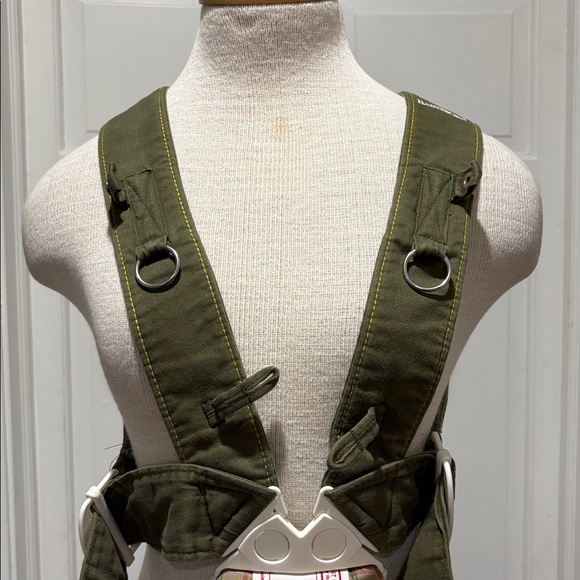 Baby Bjorn green adjustable infant front pack - Picture 5 of 13